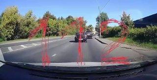 В Москве девушка не уступила автомобилисту дорогу. Он остановил машину и...