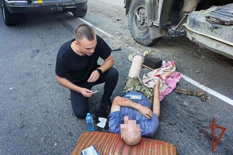 Сотрудники Росгвардии спасли дальнобойщика, пострадавшего в жёстком ДТП в Иркутской области