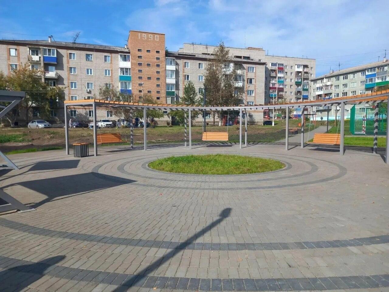 В Канске завершают благоустройство сквера «Семейный» в Северо-Западном...