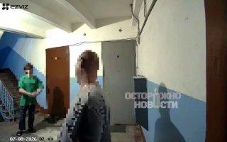 Мужчина с топором терроризирует соседей в Твери. Он угрожал убийством и ломал их машину.