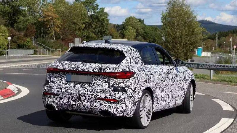 Audi готовит первый в истории RS Q5 — заряженный кроссовер выйдет сразу в обычном кузове и версии Sportback.