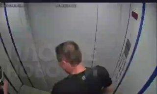 В ХМАО пьяный неадекват ударил школьницу в лифте: девушка дерзко ответила на замечание