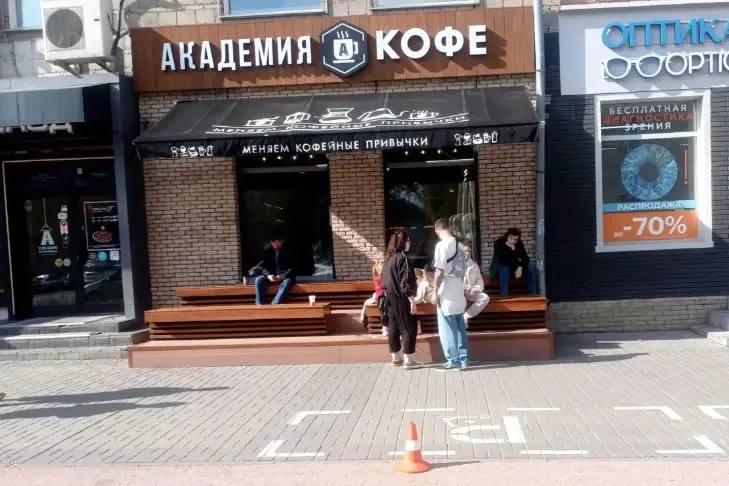 В Новосибирске разыскивают водителя электросамоката, который сбил пятилетнюю девочку и уехал с места происшествия