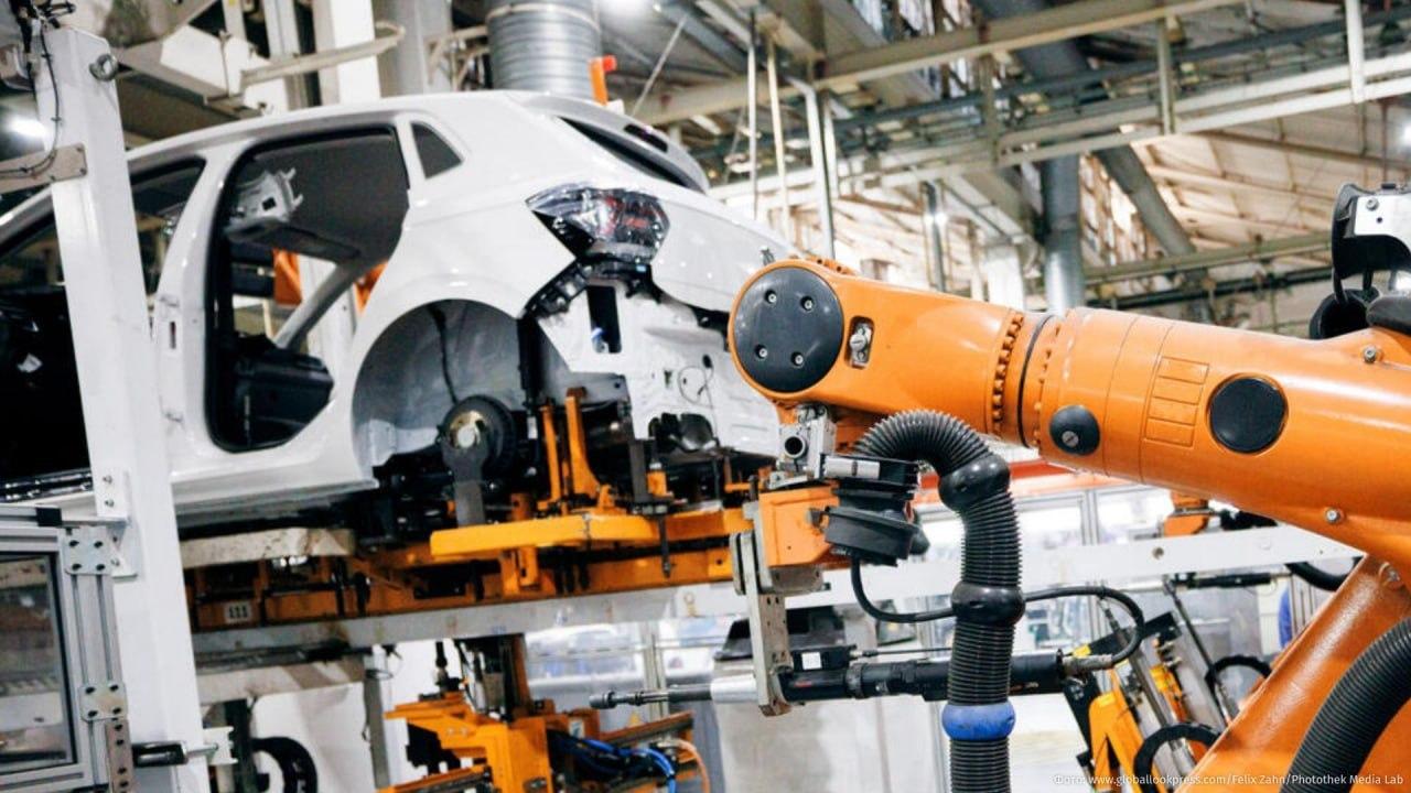 ЕС просит Китай ограничить поставки гибридных автомобилей, пишет Financial...