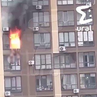 Девушка разбилась насмерть, спасаясь от пожара в тюменской высотке. Соседи...