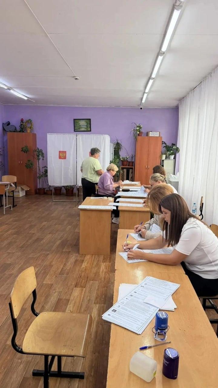 366 избирательных участков открылись в Хакасии. Начались выборы....