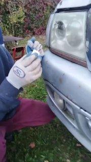 Мужик показал лайфхак для блеска фар. Кажется фары не основная проблема...