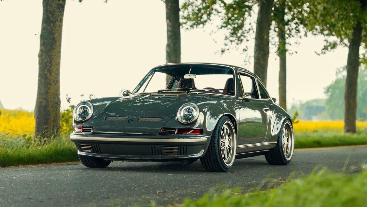 TechArt наконец взялся за классику — ателье превратило Porsche 911 поколения 964 в 375-сильный рестомод с явным прицелом на Singer.