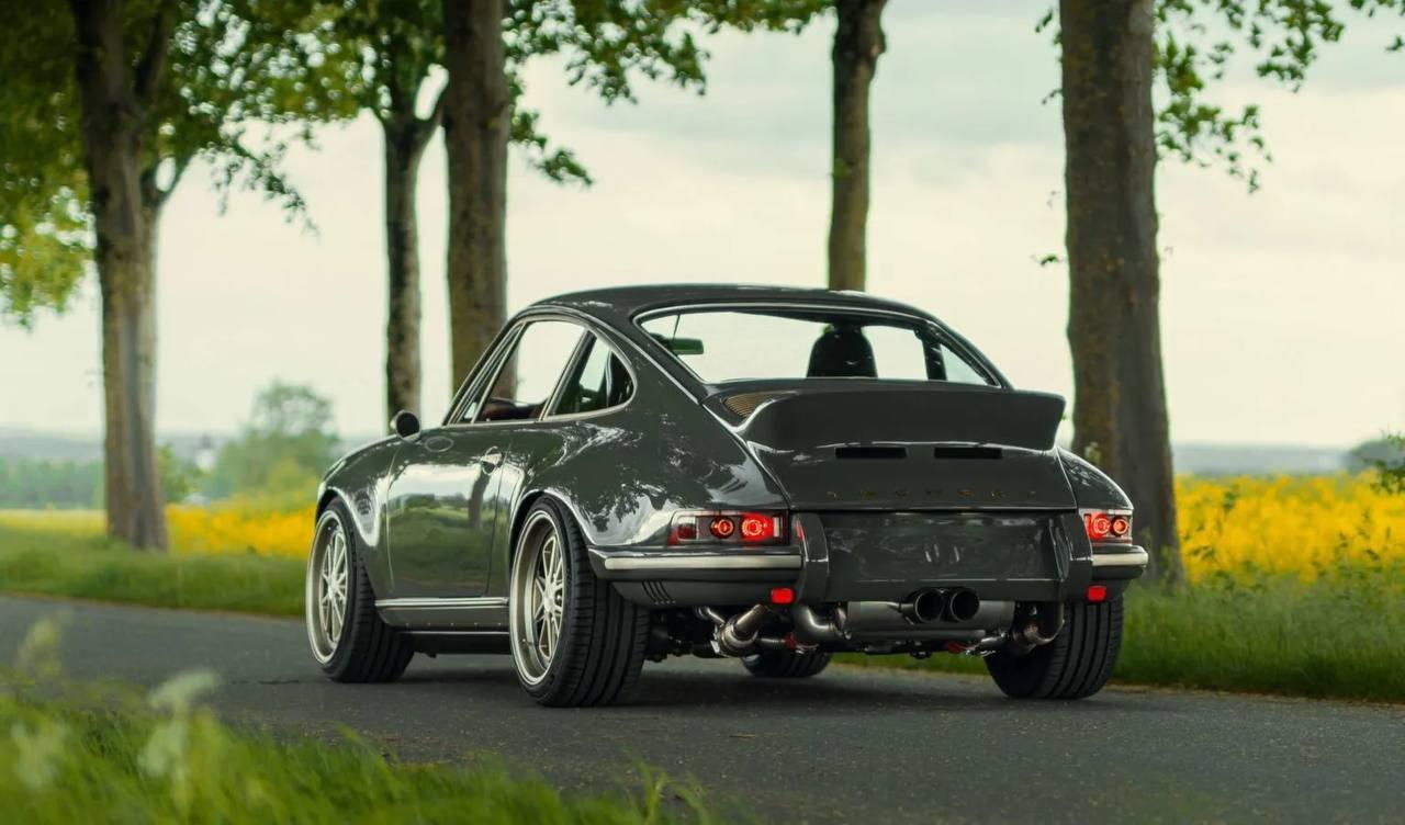 TechArt наконец взялся за классику — ателье превратило Porsche 911 поколения 964 в 375-сильный рестомод с явным прицелом на Singer.