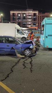 Пьяный водитель протаранил два автобуса в Петербурге и попытался сбежать