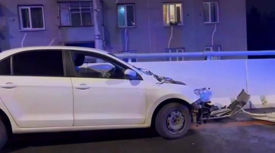 Пьяный водитель вылетел из окна автомобиля и упал с эстакады на Ипподромской...