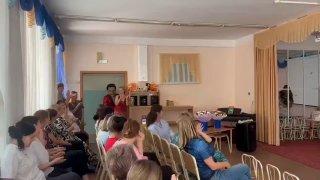 Стриптиз для воспитателей устроили прямо в детском саду в Омске. В детсаду...