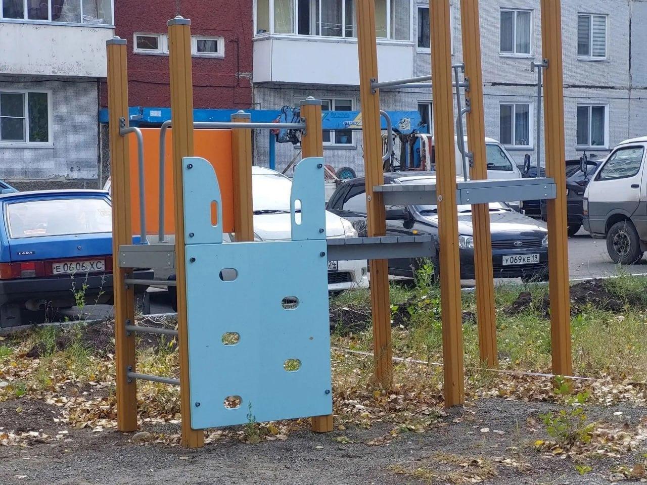 7 новых детских площадок устанавливают во дворах Саяногорска в этом году. Все...