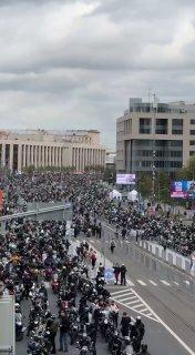 Мотоциклисты устроили заезд в честь закрытия сезона 2026.