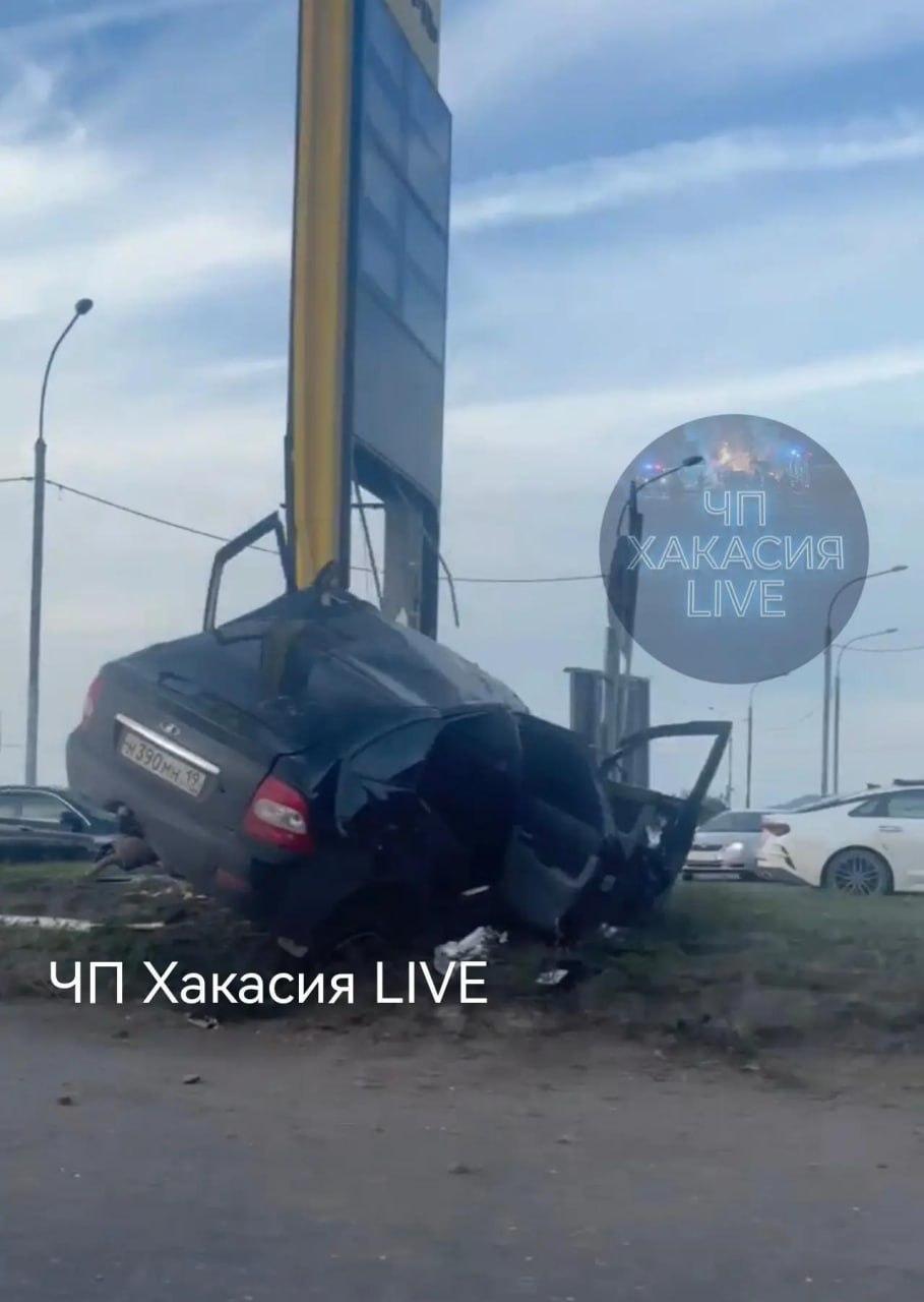 Момент жесткого ДТП на въезде в Усть-Абакан попал на камеры видеонаблюдения
