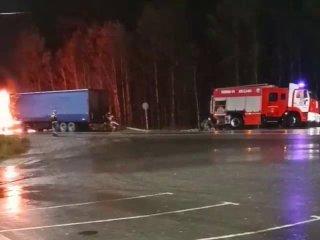 На трассе Ачинск – Назарово загорелся грузовик По данным очевидцев, водитель...