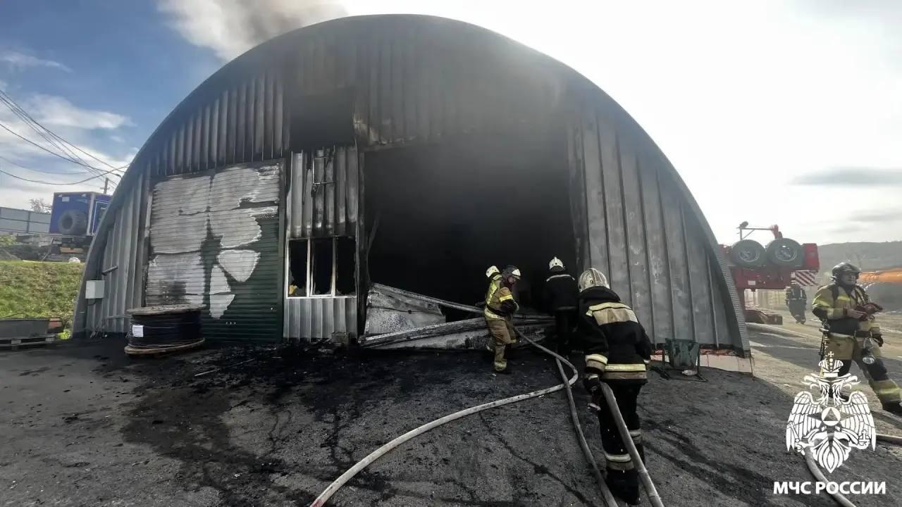 Гаражный бокс загорелся в Новокузнецке