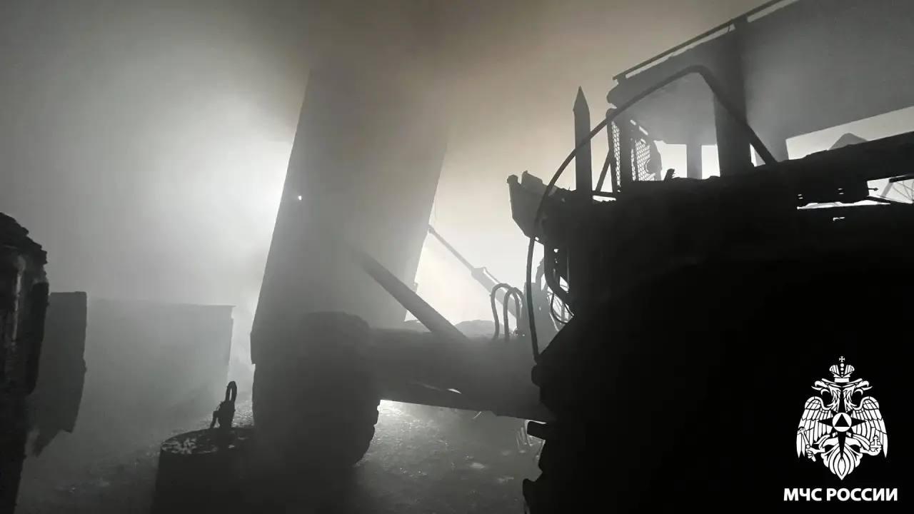 Гаражный бокс загорелся в Новокузнецке
