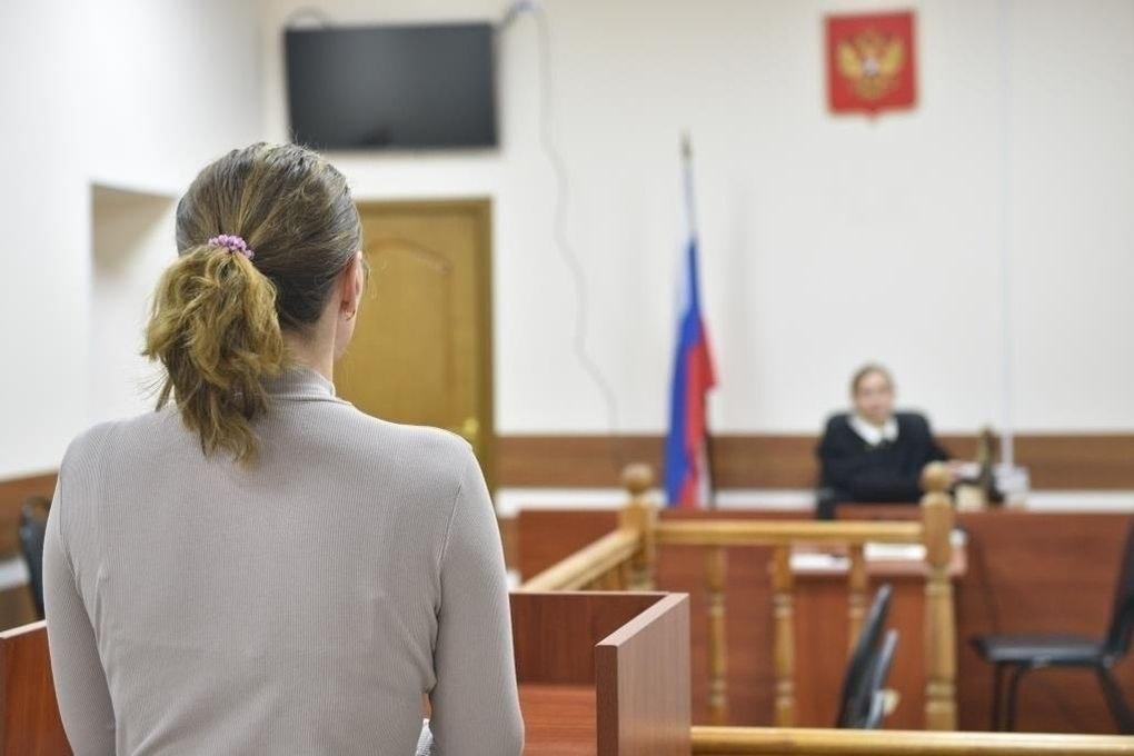 Женщина обокрала дом после застолья