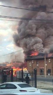 Машина врезалась в здание под Анапой и повредила газовую трубу
