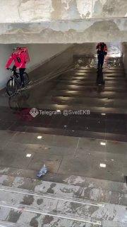 В подземном переходе на Восточной - Ленина потоп