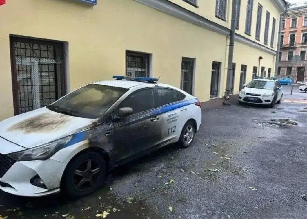 15-летняя школьница подожгла две полицейские машины в Петербурге