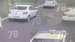 15-летняя школьница подожгла две полицейские машины в Петербурге