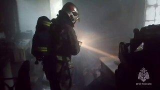 Пятерых спасли из пожара в поликлинике в Тосно. По данным МЧС Ленобласти, на четвертом этаже здания на улице Боярова загорелось оборудование.