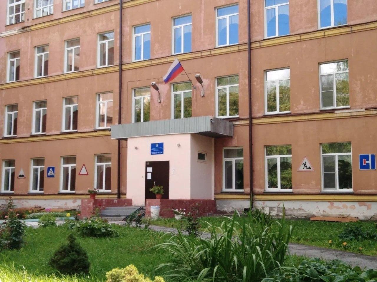 Лицей в Новосибирске могут обязать выплатить компенсацию ученику Калининский...