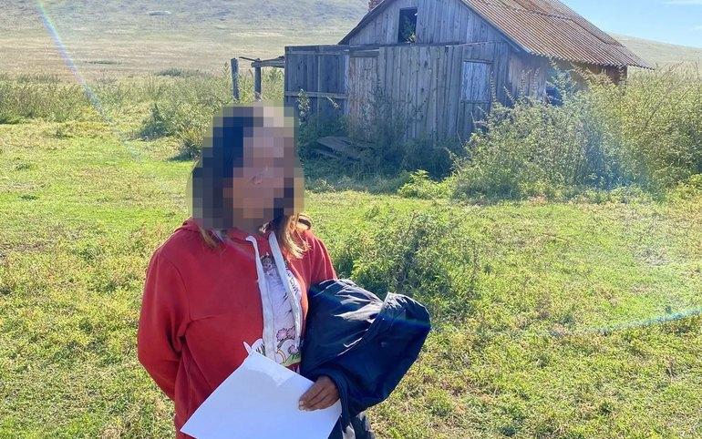 Сбежала от алиментов и сына на ферму с новым ухажером жительница Сорска.