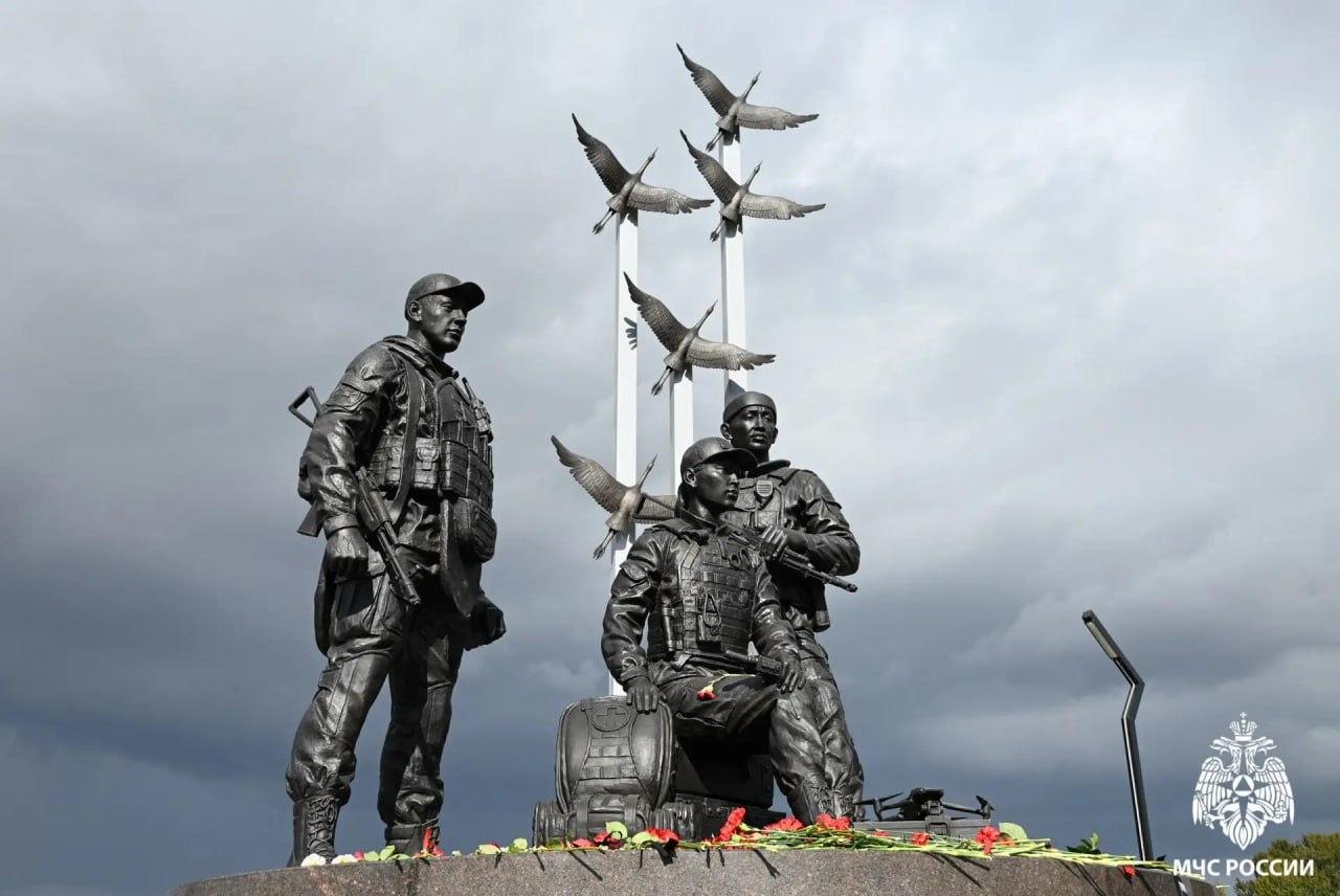 На набережной Кызыла обновили мемориальный комплекс участникам специальной военной операции.