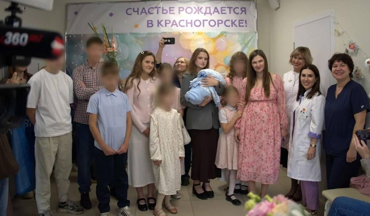 В семье из Красногорска родился 17-й ребенок.