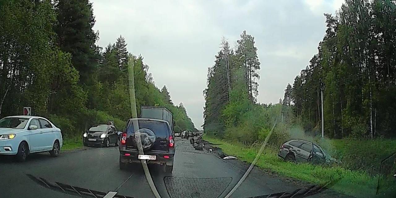 Смертельное ДТП на трассе под Коломно: столкнулись микроавтобус и два...