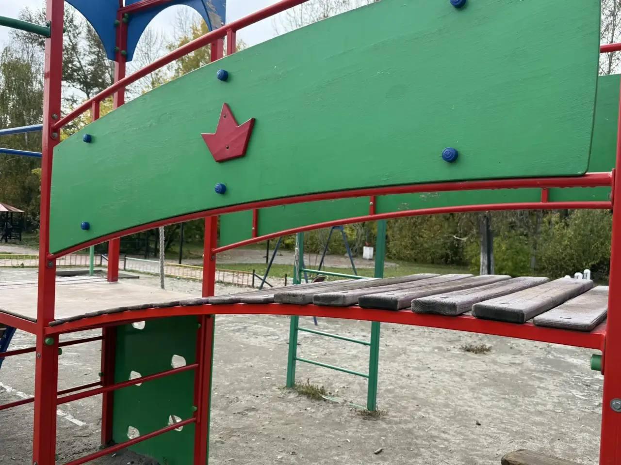 По требованию прокуратуры детские и спортивные площадки в трех селах приведены в безопасное состояние