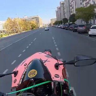 Момент аварии с перевернувшейся реанимацией в центре Екатеринбурга. По словам...