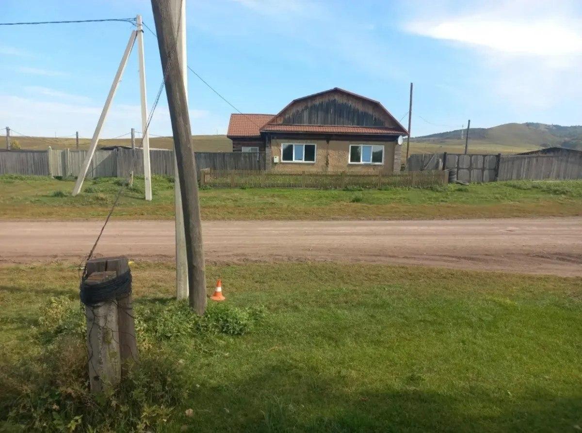 Мотоциклист-бесправник врезался в электроопору в Бондарево (Бейский район)....