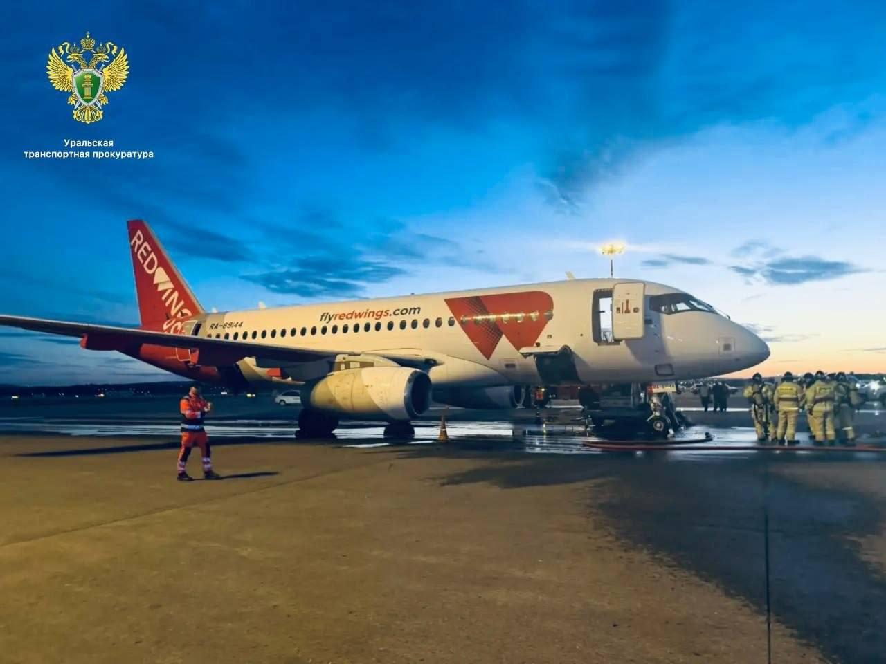 В Кольцово загорелась проводка в Superjet 100