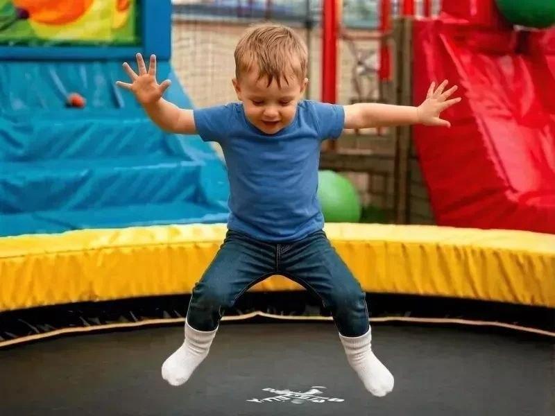 Жительница Ужура засудила детский развлекательный центр «Happy land» в...