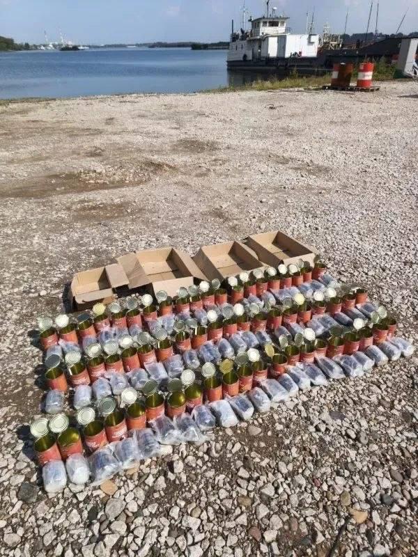 Тушенка высший сорт: в порту Красноярска задержан мужчина, пытавшийся провезти в консервных банках 34 кг гашиша