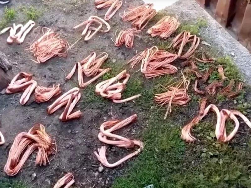 Два ачинца загремели под статью УК за планы сдать в металлолом снятые с...