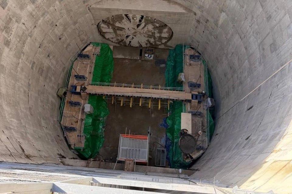 На Шуваловском проспекте завершают строительство котлована для шахты метро
