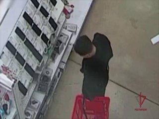 В ТЦ «Вегас» ушлый воришка пытался украсть умную колонку 21-летний житель...