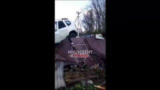 Кемеровский лихач решил взлететь, но приземлился на чужой капот
