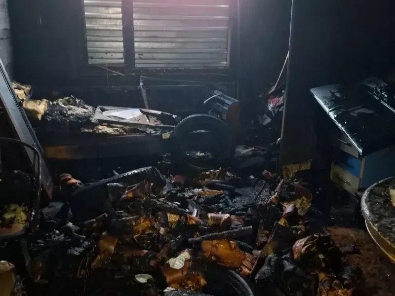Житель Енисейска после ухода жены с пятью детьми спалил дом Вечером 12...