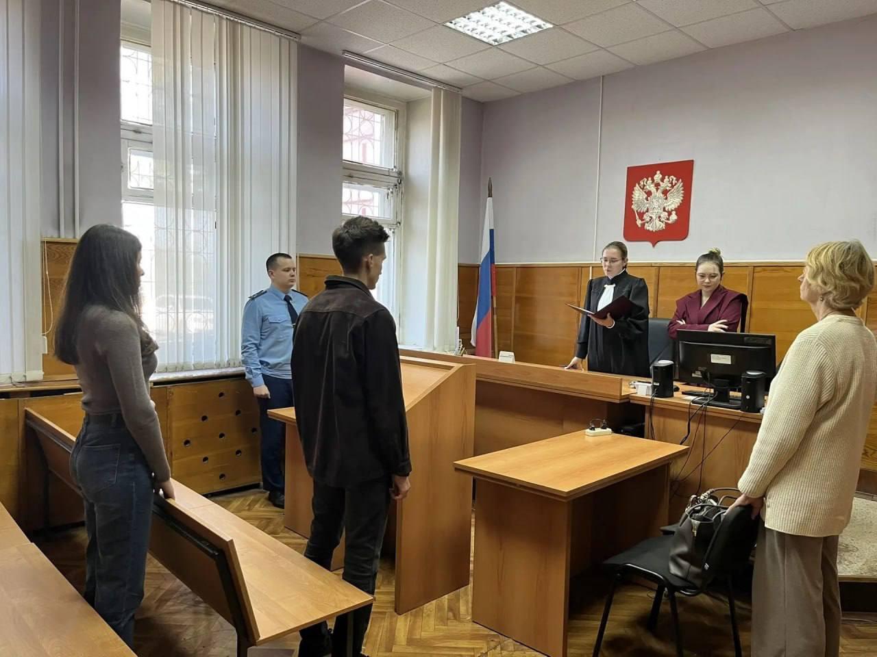 Замдиректора спортивного центра получил условку за хищение 3,5 млн рублей....