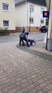 В Германии мужчина попытался зарезать бывшую жену.