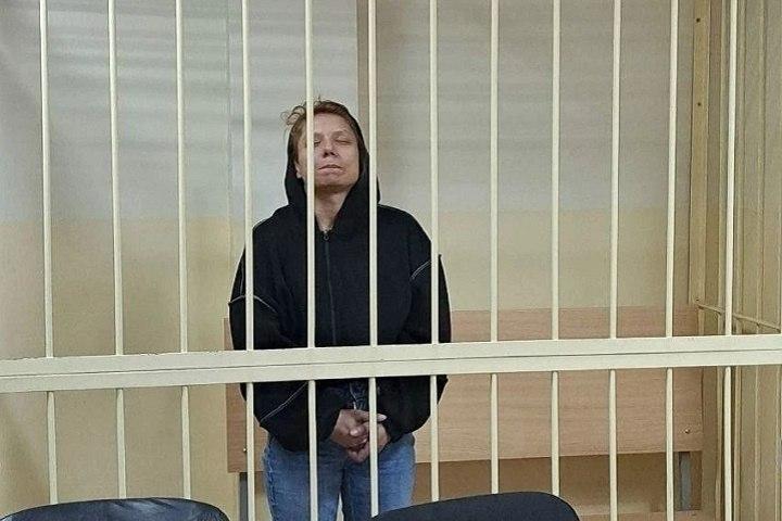 В Екатеринбурге женщина совершила налет на ПВЗ и распылила сотруднику «перцовку» в лицо