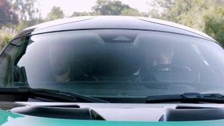 Лол, Aston Martin Valhalla за $1 миллион стал мемом из-за собственных дверей.