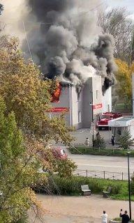 Произошёл сильный пожар в одном из торговых центров соседнего Назарово