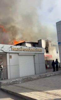 Произошёл сильный пожар в одном из торговых центров соседнего Назарово